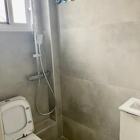 Apartment Modern Tiny House In Volos